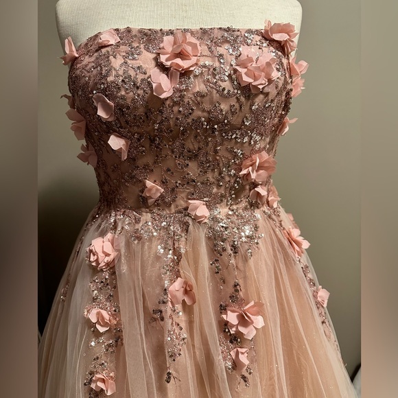 SOLD - Strapless Glitter Layered Tulle Ball Gown - Picture 5 of 11